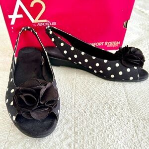 A2 Aerosoles Shoe Slingback Black White Dot Flower Low Wedge Fabric Comfort sz 8
